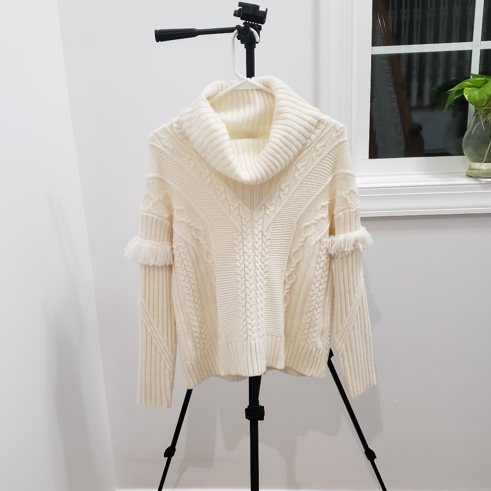 Artisa Ny Long Sleeve White Crochet Sweater